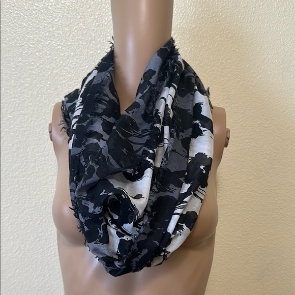 Target Black and Gray Floral Scarf - Picture 4 of 6